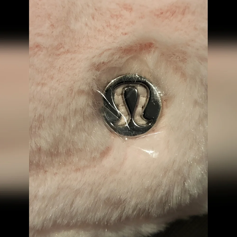 Lululemon Everywhere Belt Bag Plush Strawberry Milkshake - Picture 6 of 12